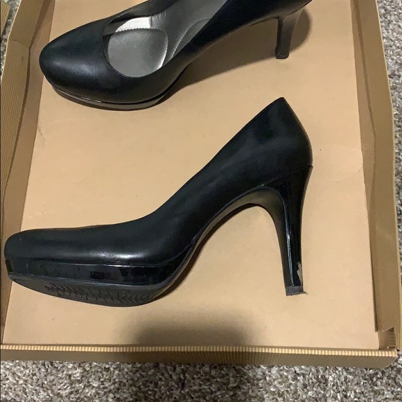 Black heels - Picture 2 of 3